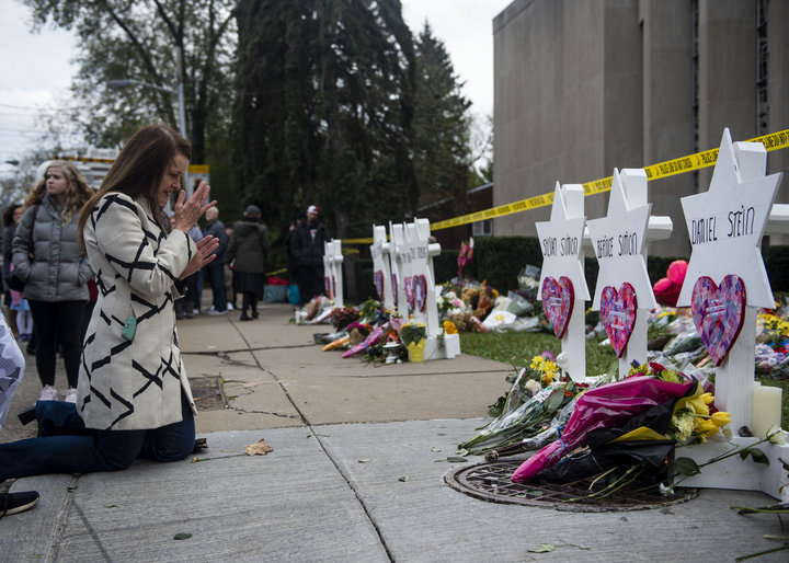 TREE OF LIFE SYNAGOGUE, PITTSBURGH, PENNSYLVANIA, UNITED STATES - 2018/10/29: A woman seen praying at the memorial service for the victims of the Tree of Life Massacre. Members of Pittsburgh and the Squirrel Hill community pay their respects at the memorial to the 11 victims of the Tree of Life Synagogue massacre perpetrated by suspect Robert Bowers on Saturday, October 27. (Photo by Matthew Hatcher/SOPA Images/LightRocket via Getty Images)