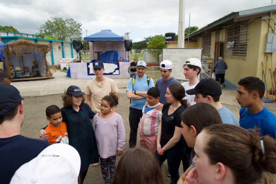 Ms. Benel and her students in Peurto Rico on a chesed mission in 2019.