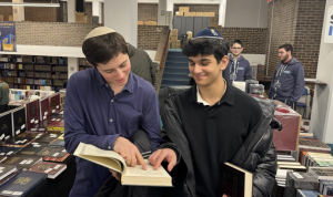 Ramaz students picking out books at the YU Sefarim Sale